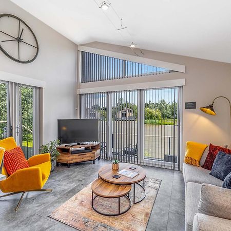 Woad Mill Lakeside Lodges Boston Extérieur photo