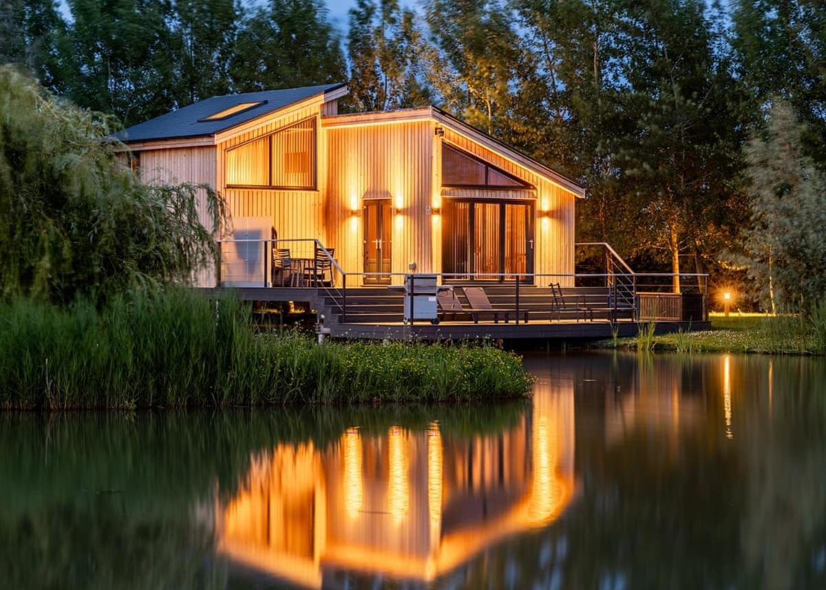 Woad Mill Lakeside Lodges Boston Extérieur photo