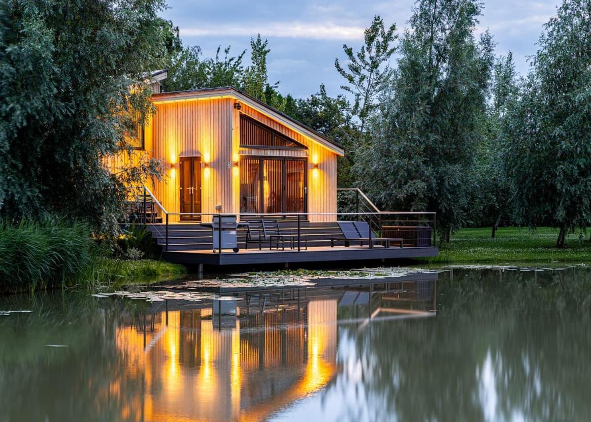 Woad Mill Lakeside Lodges Boston Extérieur photo
