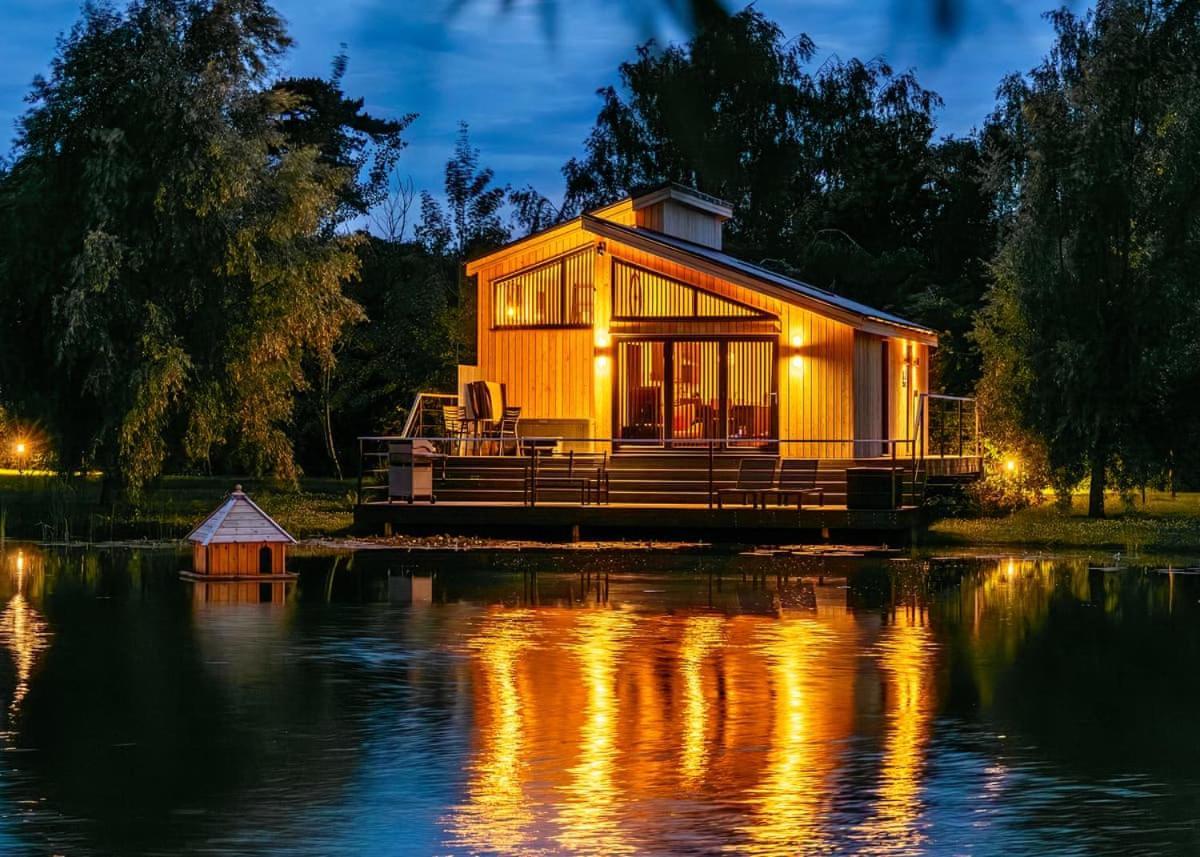 Woad Mill Lakeside Lodges Boston Extérieur photo